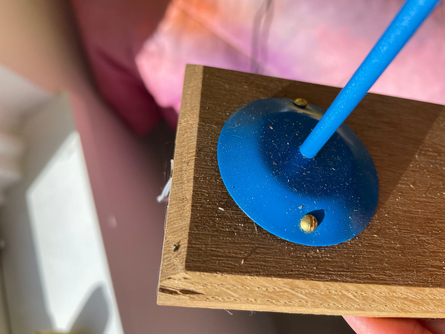 Small lamp on wood / blue, Light Damage