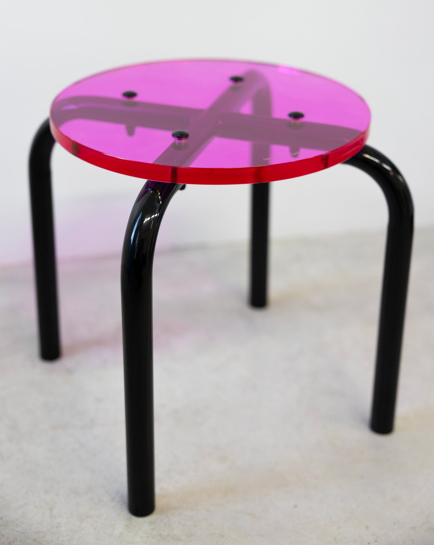 Le Pop stool / black & pink / small