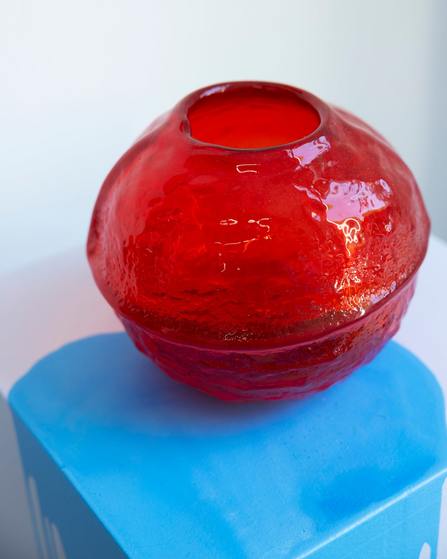 Round Vase / red / M