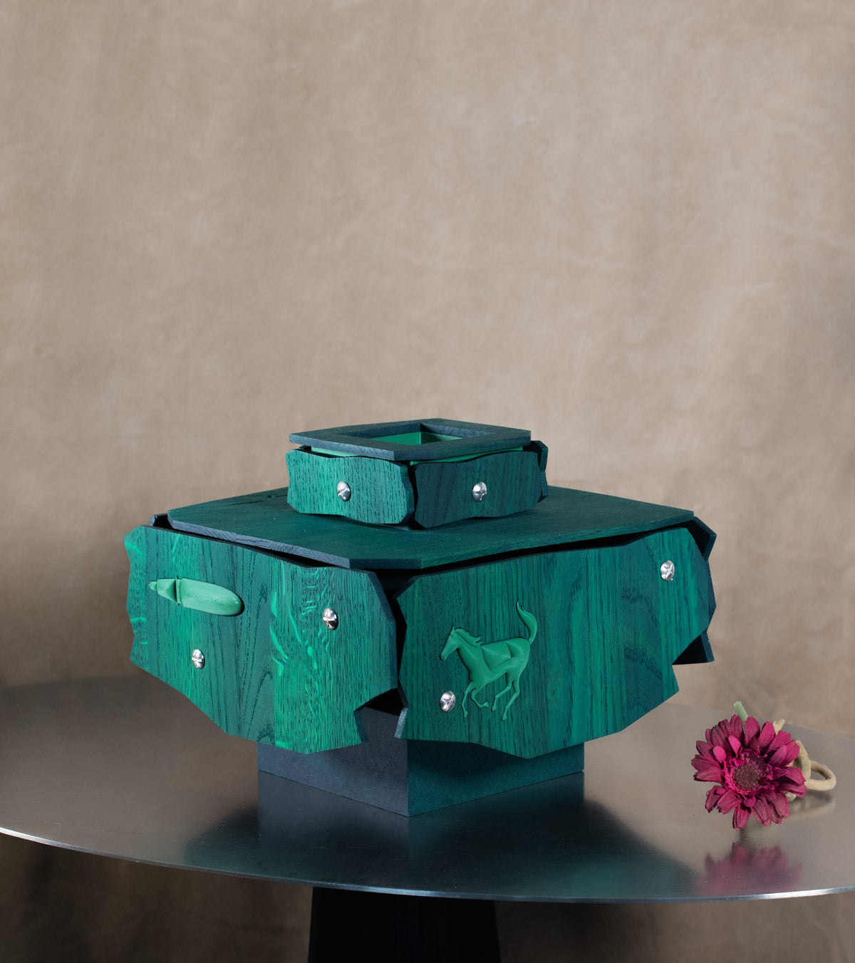 AfterImages Vases - Green vase "cupboard"