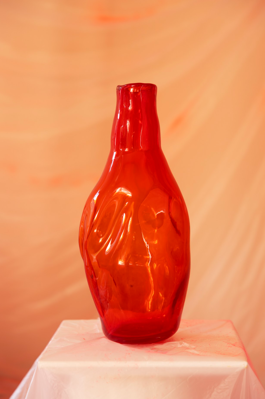 red vase, large