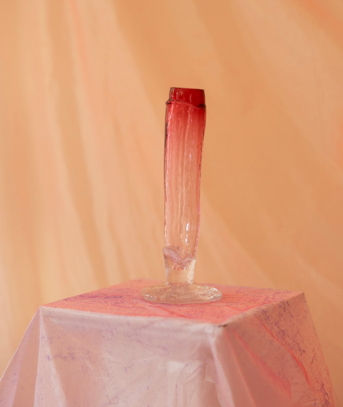 Champagne flute / darkpink, by Bernard