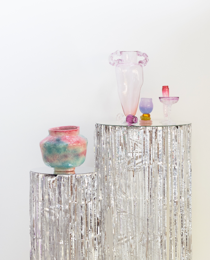 elegant pink/purple glass vase by Nienke