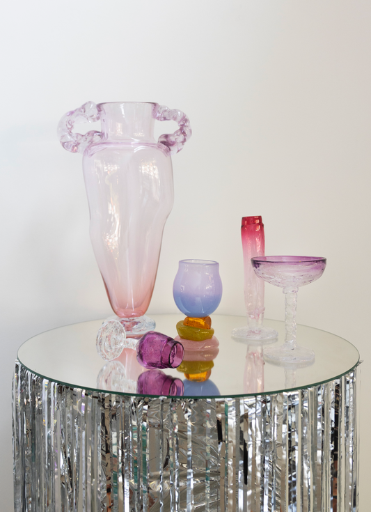 elegant pink/purple glass vase by Nienke
