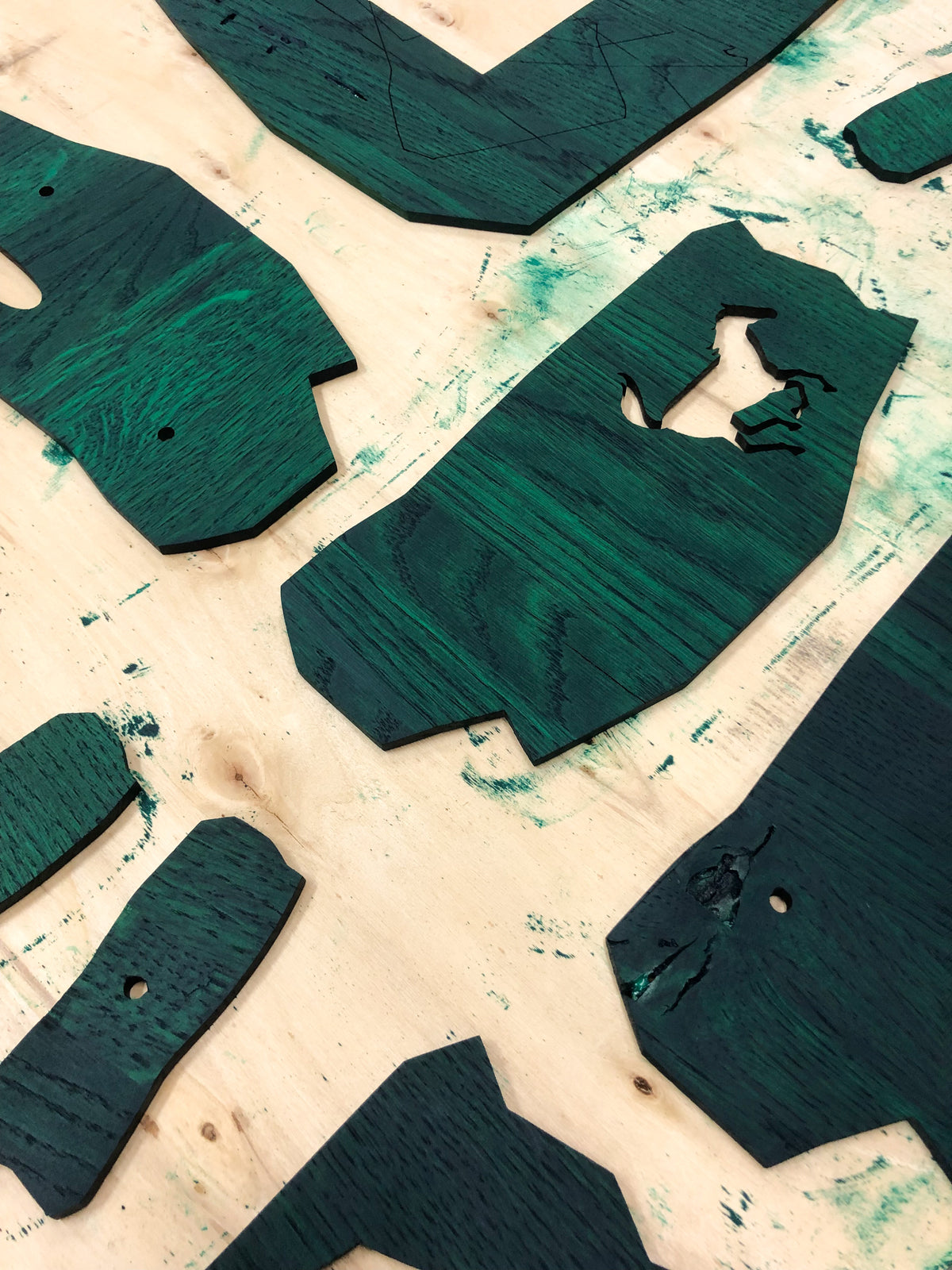 AfterImages Vases - Green vase "cupboard"