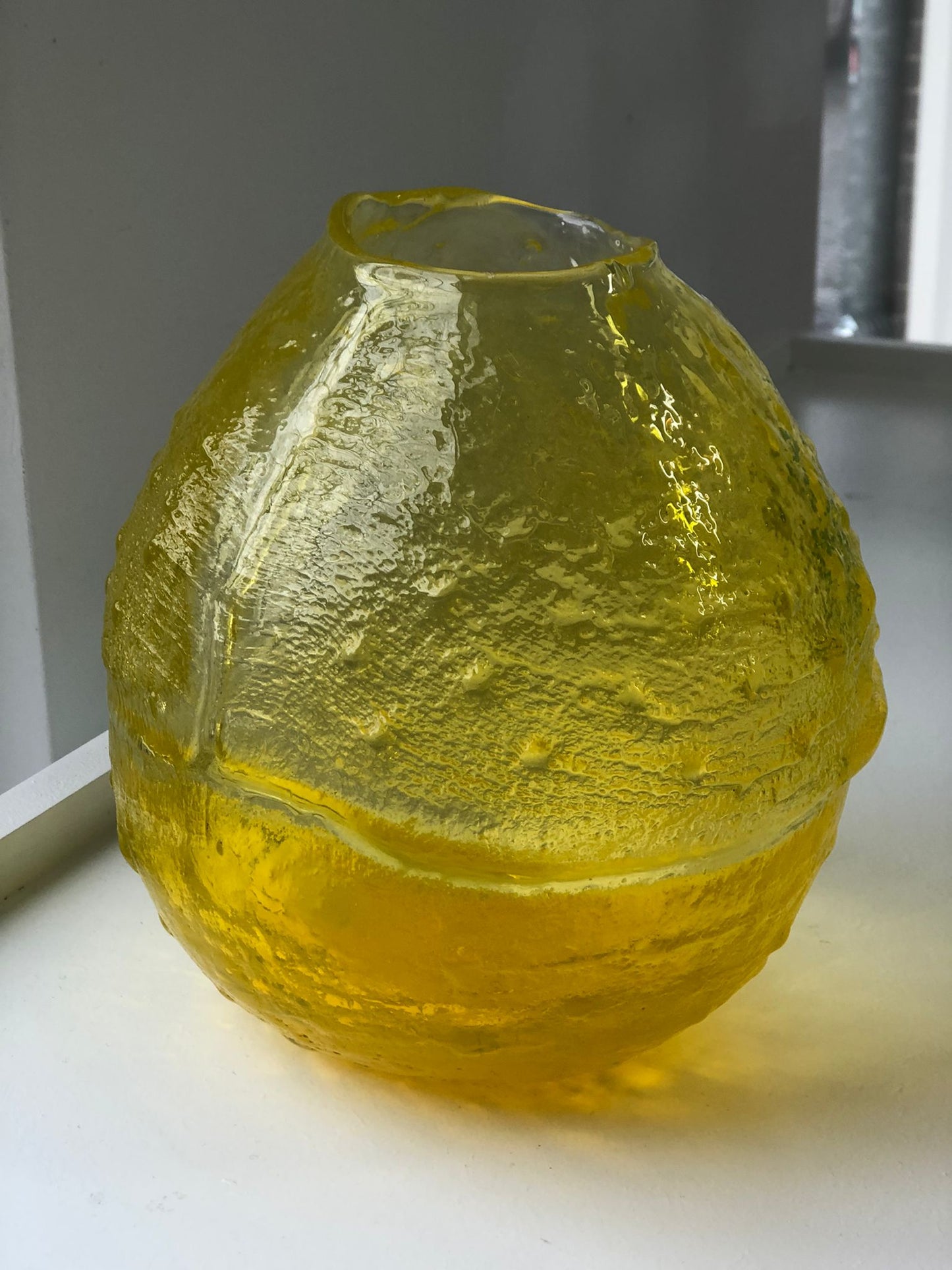 Medium Round Vase/ yellow