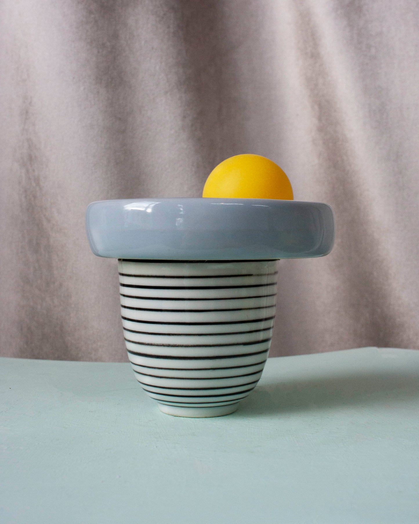 Stripe art design / whit yellow detail - Studio Trouvé