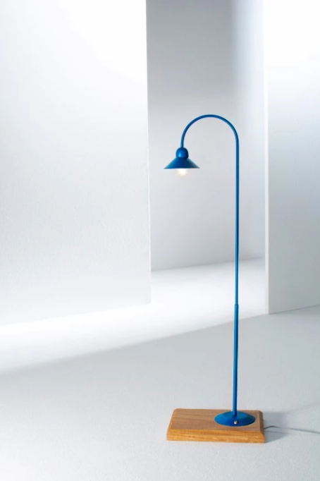 Small lamp on wood / blue, Light Damage