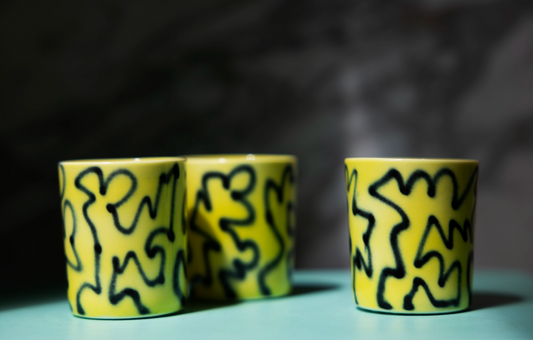 Coffee cup / yellow graffiti