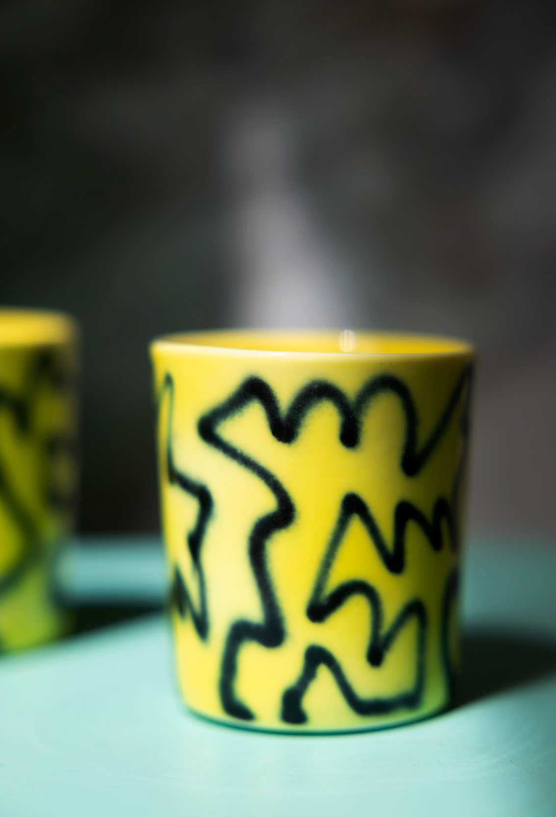 Coffee cup / yellow graffiti