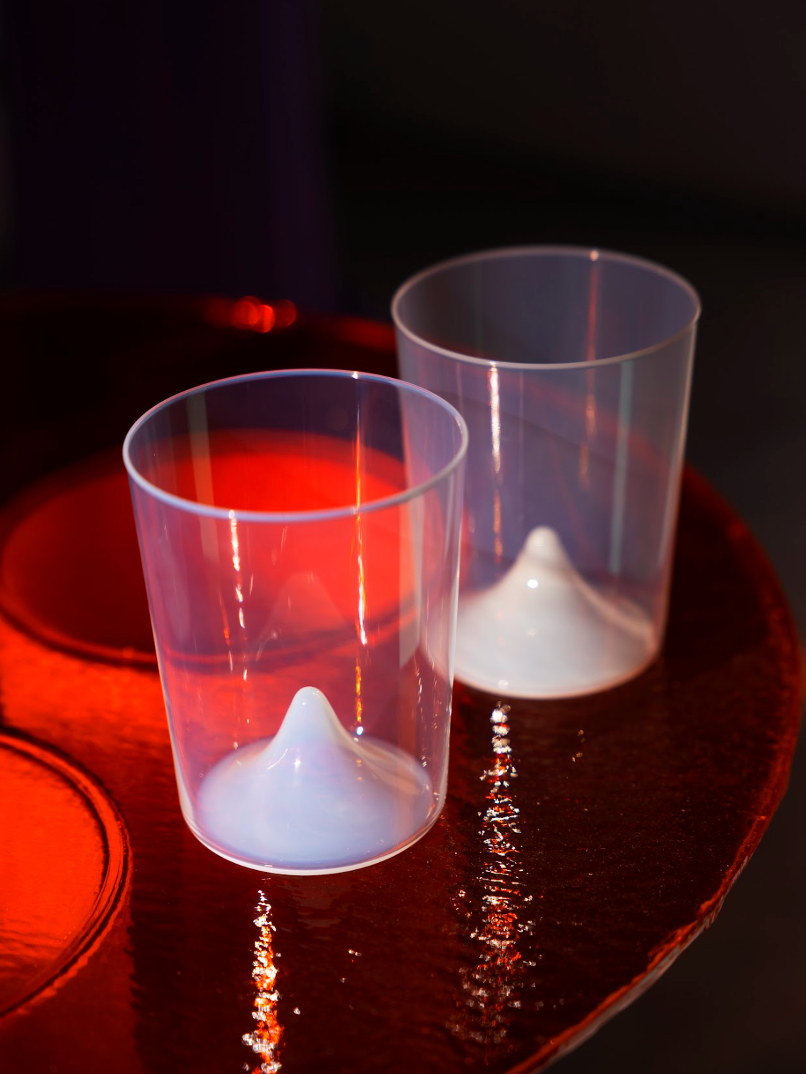 Thin drinking glasses / opaque