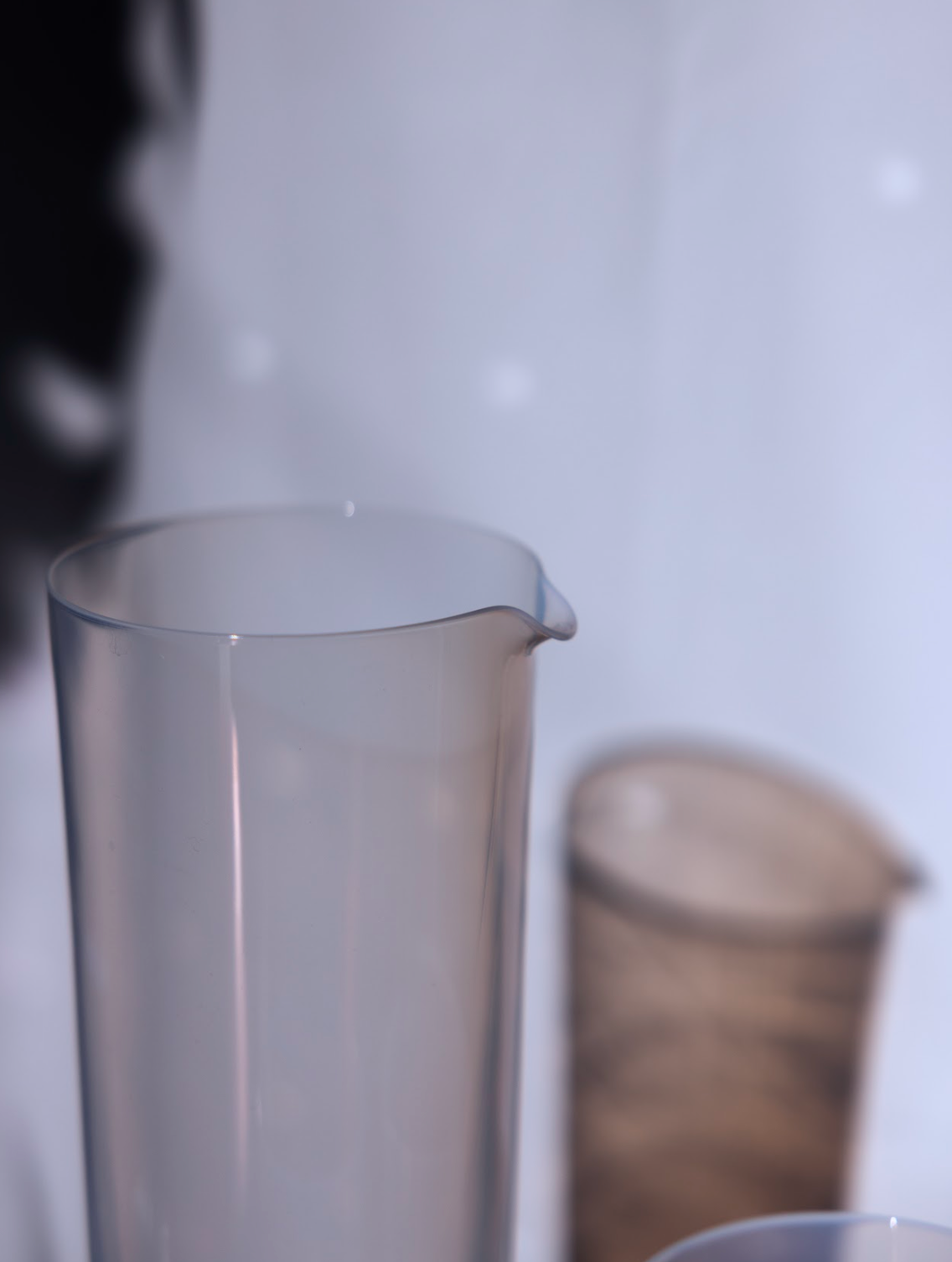 Thin carafe / opaque